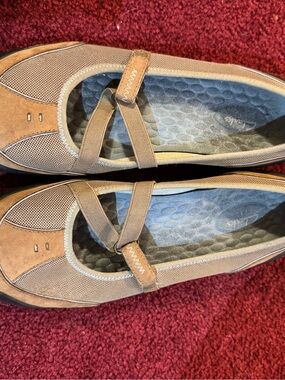 Women’s brown Clark shoes size 10